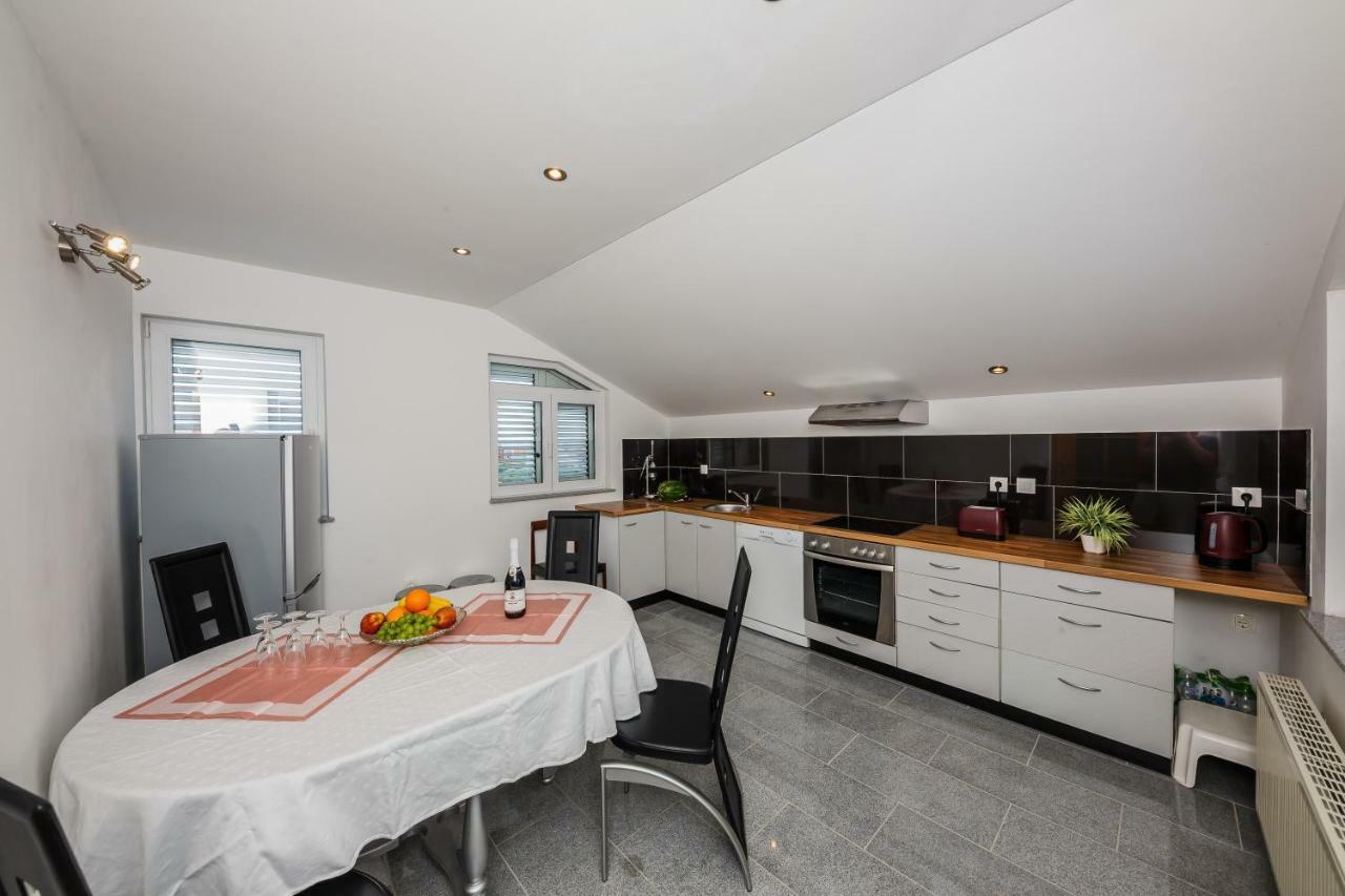 Apartman Lucija Kaštela Buitenkant foto
