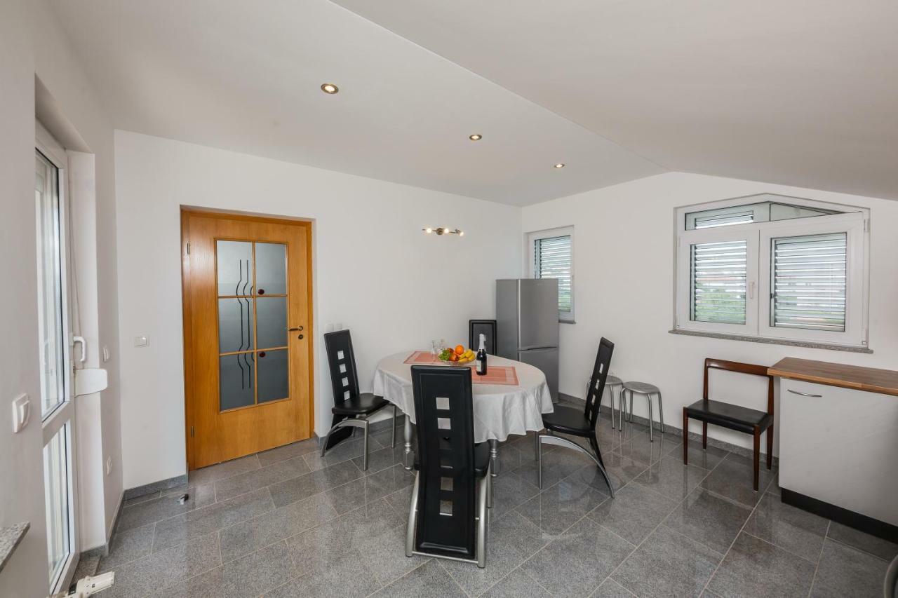 Apartman Lucija Kaštela Buitenkant foto