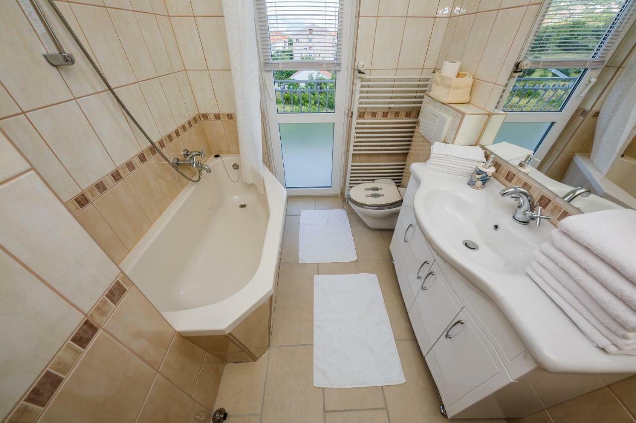 Apartman Lucija Kaštela Buitenkant foto