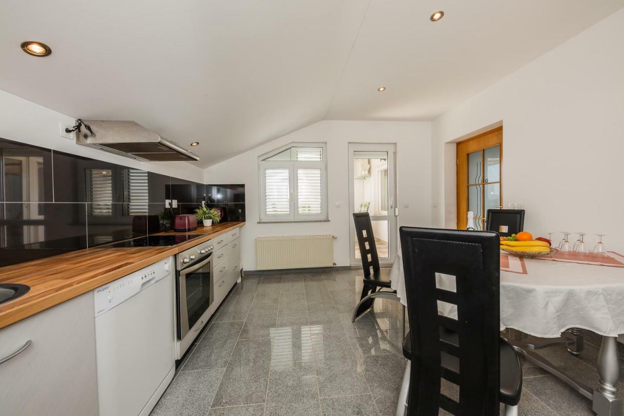 Apartman Lucija Kaštela Buitenkant foto